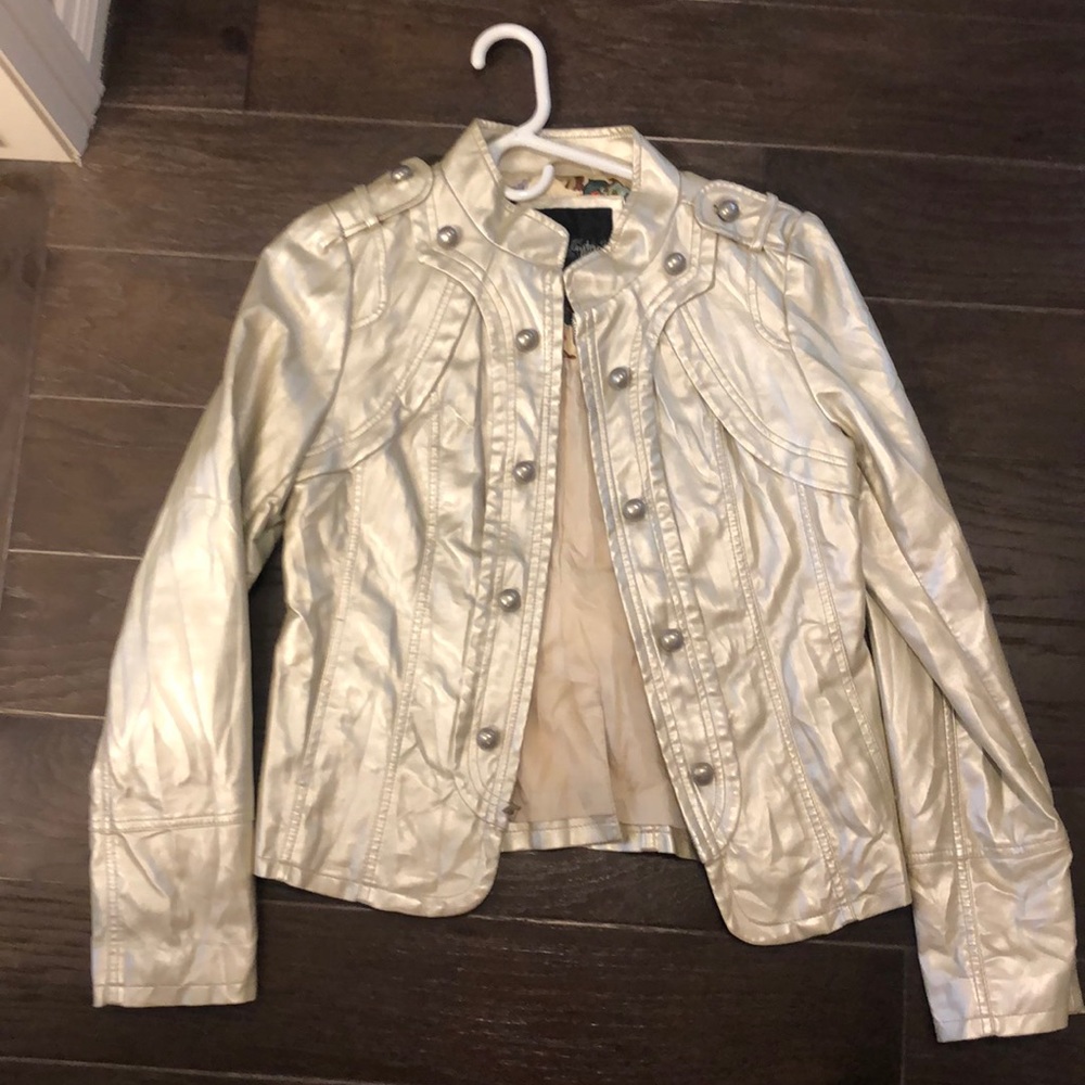 Stunning jacket perfect for laying from the Buckle